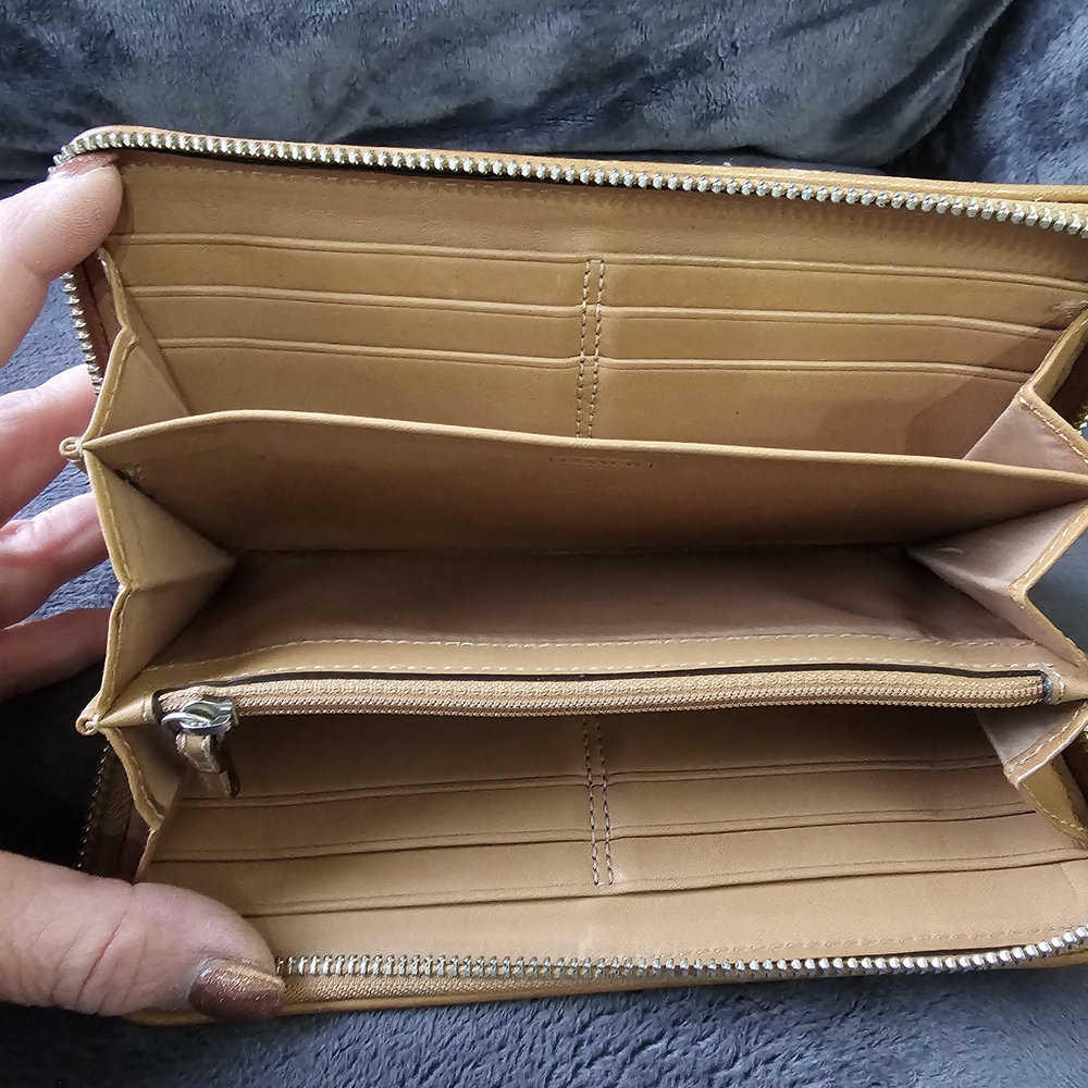 Coach Brown Signature Wallet - Picture 8 of 8